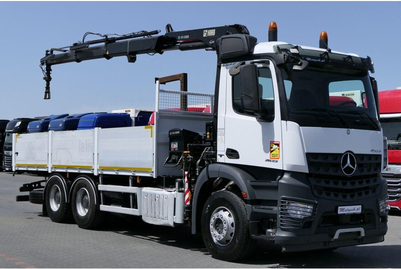 Kamion s otvorenim sandukom, Kamion s kranom Mercedes-Benz AROCS 2633: slika Kamion s otvorenim sandukom, Kamion s kranom Mercedes-Benz AROCS 2633