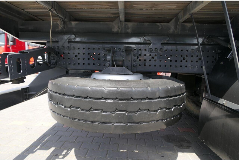 Kamion s otvorenim sandukom, Kamion s kranom Mercedes-Benz AROCS 2633: slika Kamion s otvorenim sandukom, Kamion s kranom Mercedes-Benz AROCS 2633