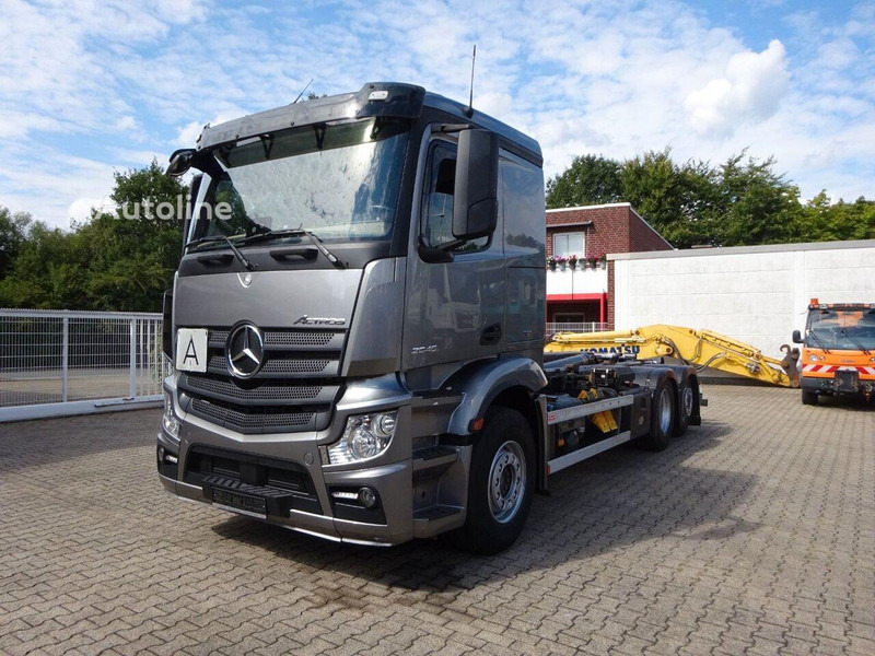 Mercedes-Benz Actros 2545 Hook lift truck 6x2 - Kamion s kukastom dizalicom, Kamion s kranom: slika Mercedes-Benz Actros 2545 Hook lift truck 6x2 - Kamion s kukastom dizalicom, Kamion s kranom Mercedes-Benz Actros 2545 Hook lift truck 6x2 - Kamion s kukastom dizalicom, Kamion s kranom: slika Mercedes-Benz Actros 2545 Hook lift truck 6x2 - Kamion s kukastom dizalicom, Kamion s kranom
