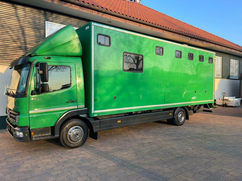 Mercedes-Benz Atego 1018 - Horse transporter - Kamion za prijevoz konja: slika Mercedes-Benz Atego 1018 - Horse transporter - Kamion za prijevoz konja Mercedes-Benz Atego 1018 - Horse transporter - Kamion za prijevoz konja: slika Mercedes-Benz Atego 1018 - Horse transporter - Kamion za prijevoz konja