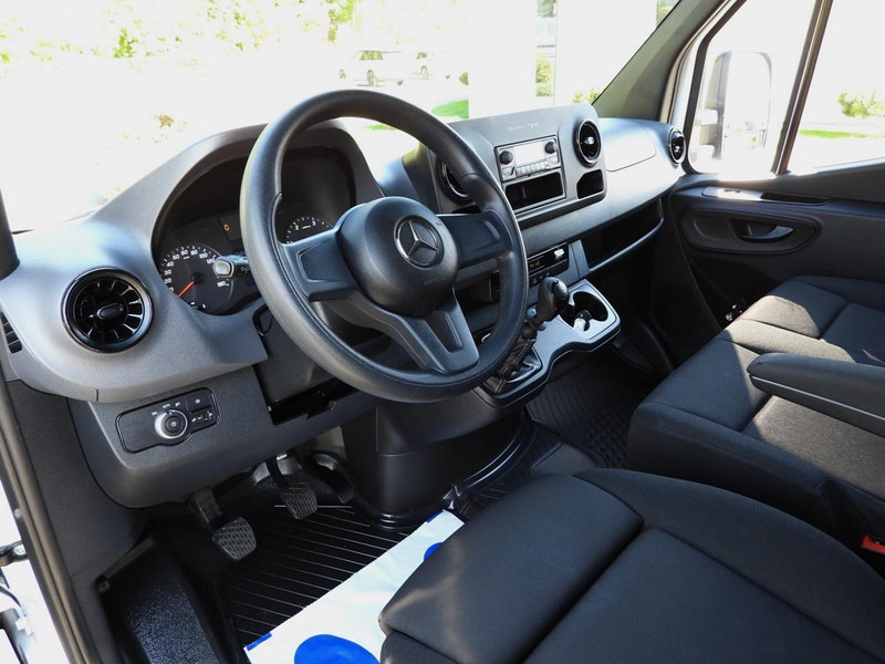 Mercedes-Benz SPRINTER 315 - Dostavno vozilo sa zatvorenim sandukom: slika Mercedes-Benz SPRINTER 315 - Dostavno vozilo sa zatvorenim sandukom Mercedes-Benz SPRINTER 315 - Dostavno vozilo sa zatvorenim sandukom: slika Mercedes-Benz SPRINTER 315 - Dostavno vozilo sa zatvorenim sandukom