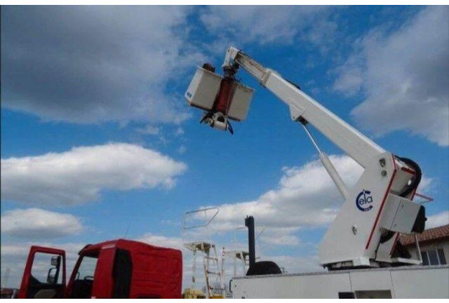 Renault KERAX 410.19 4x4 Emelőkosaras Cela 17m - Podizna platforma montirana na kamion: slika Renault KERAX 410.19 4x4 Emelőkosaras Cela 17m - Podizna platforma montirana na kamion Renault KERAX 410.19 4x4 Emelőkosaras Cela 17m - Podizna platforma montirana na kamion: slika Renault KERAX 410.19 4x4 Emelőkosaras Cela 17m - Podizna platforma montirana na kamion