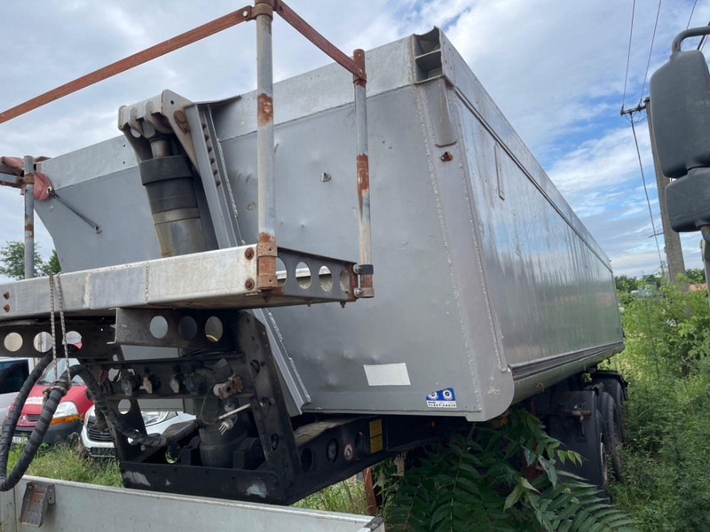 Schmitz Cargobull SKO-24 kipper - Kiper poluprikolica: slika Schmitz Cargobull SKO-24 kipper - Kiper poluprikolica Schmitz Cargobull SKO-24 kipper - Kiper poluprikolica: slika Schmitz Cargobull SKO-24 kipper - Kiper poluprikolica