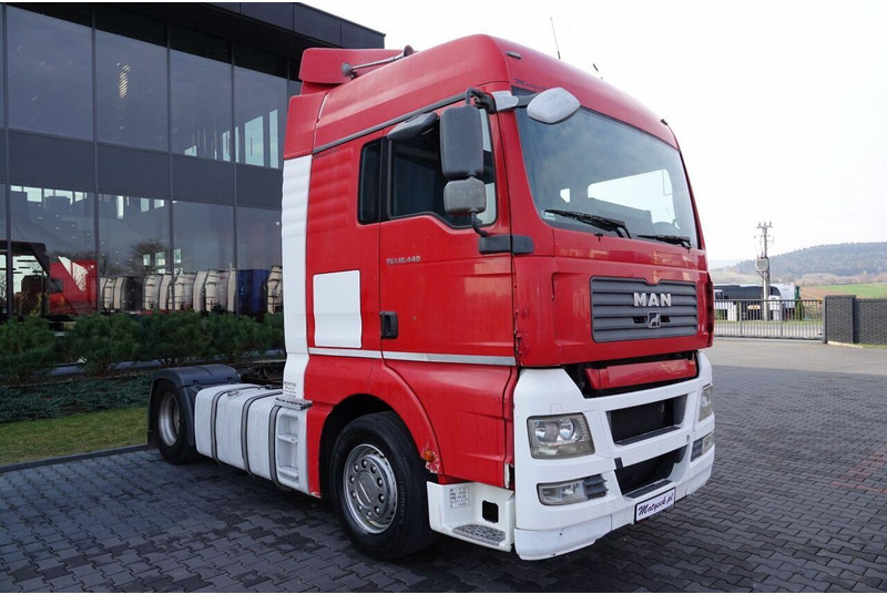 MAN TGA 18.440 - Tegljač: slika MAN TGA 18.440 - Tegljač MAN TGA 18.440 - Tegljač: slika MAN TGA 18.440 - Tegljač