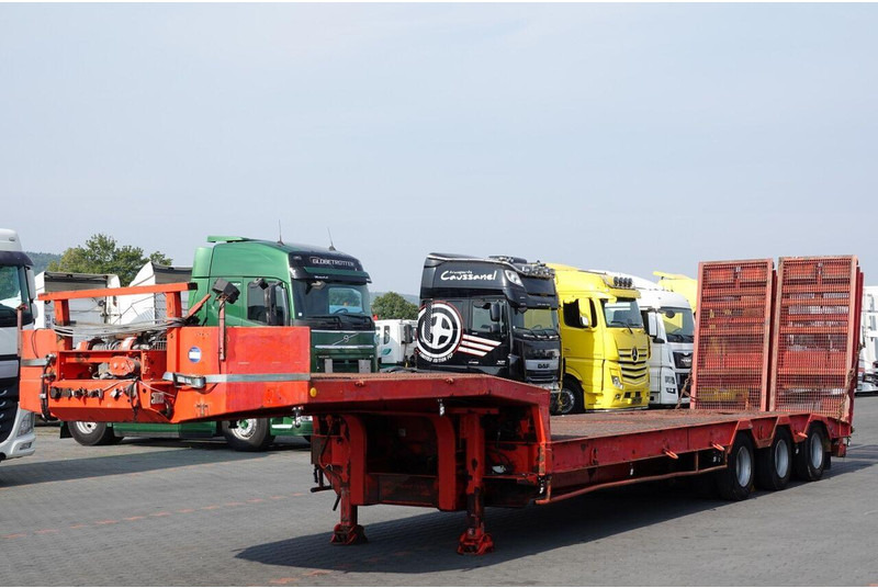 Verem NACZEPA LAWETA NISKOPODWOZIE / NAJAZDY HYDRAULICZNE / 3 OSIOWA / - Poluprikolica s niskim utovarivačem: slika Verem NACZEPA LAWETA NISKOPODWOZIE / NAJAZDY HYDRAULICZNE / 3 OSIOWA / - Poluprikolica s niskim utovarivačem Verem NACZEPA LAWETA NISKOPODWOZIE / NAJAZDY HYDRAULICZNE / 3 OSIOWA / - Poluprikolica s niskim utovarivačem: slika Verem NACZEPA LAWETA NISKOPODWOZIE / NAJAZDY HYDRAULICZNE / 3 OSIOWA / - Poluprikolica s niskim utovarivačem