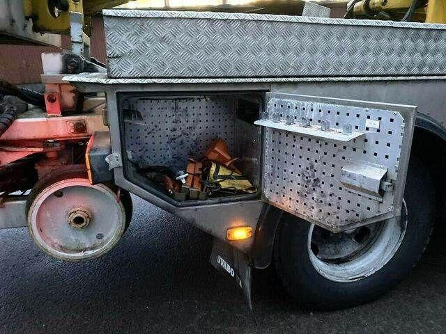 Podizna platforma montirana na kamion Volvo F 6 RAIL ROAD Platform Schienen TWO WAY: slika Podizna platforma montirana na kamion Volvo F 6 RAIL ROAD Platform Schienen TWO WAY