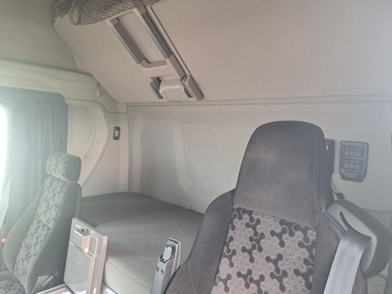 SCANIA R 500 A4x2NA - Tegljač: slika SCANIA R 500 A4x2NA - Tegljač SCANIA R 500 A4x2NA - Tegljač: slika SCANIA R 500 A4x2NA - Tegljač