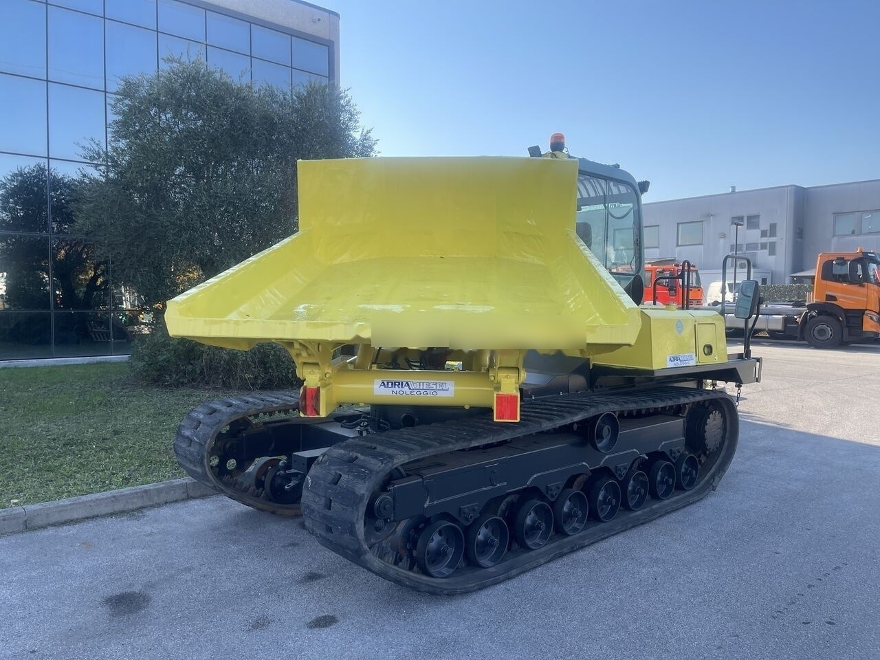 Yanmar C50 - Istovarivač gusjeničar: slika Yanmar C50 - Istovarivač gusjeničar Yanmar C50 - Istovarivač gusjeničar: slika Yanmar C50 - Istovarivač gusjeničar