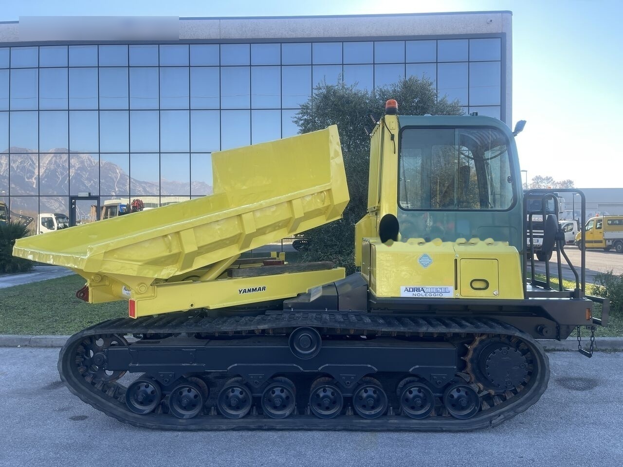 Yanmar C50 - Istovarivač gusjeničar: slika Yanmar C50 - Istovarivač gusjeničar Yanmar C50 - Istovarivač gusjeničar: slika Yanmar C50 - Istovarivač gusjeničar
