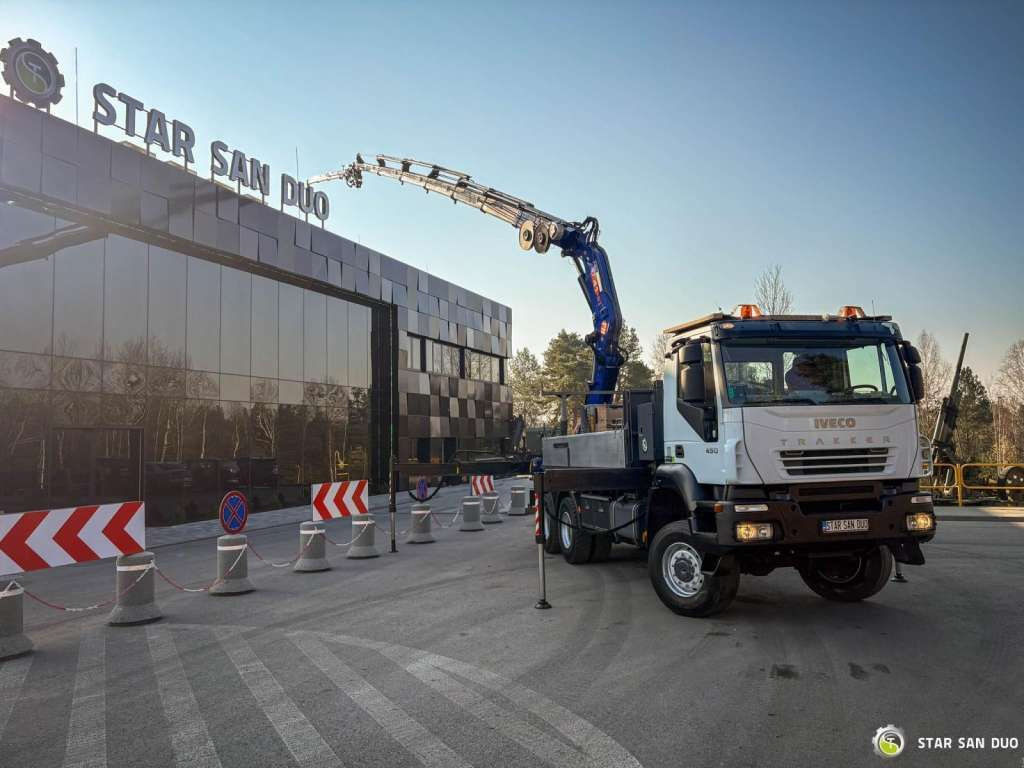 Iveco TRAKKER 450 6x6 PM41S FLY JIB Crane Kipper - Kamion s kranom: slika Iveco TRAKKER 450 6x6 PM41S FLY JIB Crane Kipper - Kamion s kranom Iveco TRAKKER 450 6x6 PM41S FLY JIB Crane Kipper - Kamion s kranom: slika Iveco TRAKKER 450 6x6 PM41S FLY JIB Crane Kipper - Kamion s kranom
