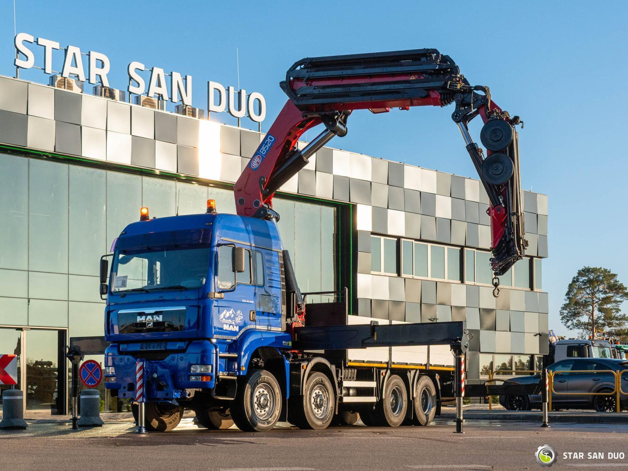 - Kamion s kranom: slika - Kamion s kranom - Kamion s kranom: slika - Kamion s kranom