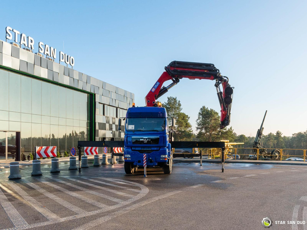 - Kamion s kranom: slika - Kamion s kranom - Kamion s kranom: slika - Kamion s kranom