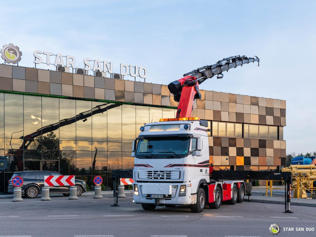 - Kamion s kranom: slika - Kamion s kranom - Kamion s kranom: slika - Kamion s kranom