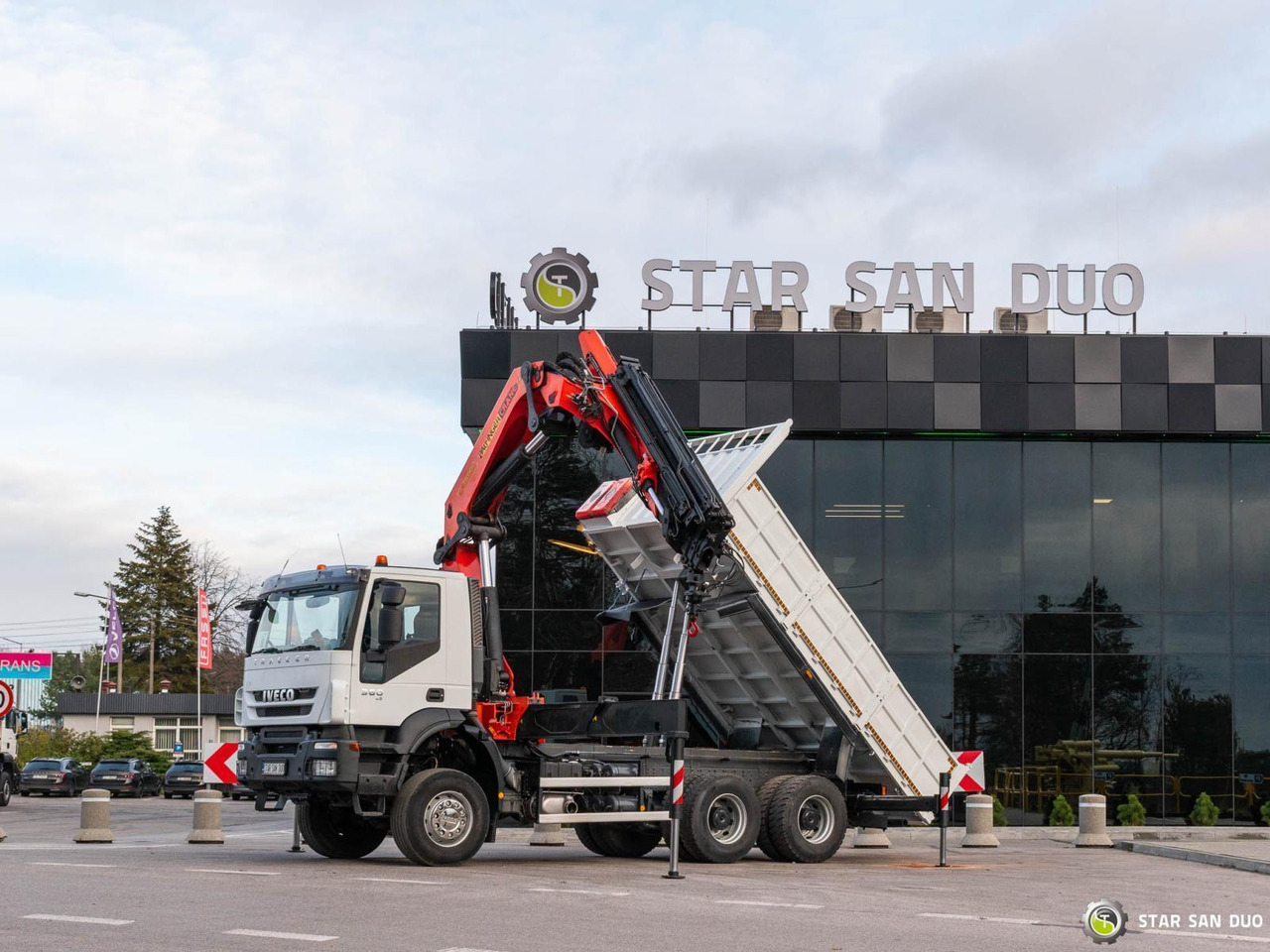 - Kamion s kranom: slika - Kamion s kranom - Kamion s kranom: slika - Kamion s kranom