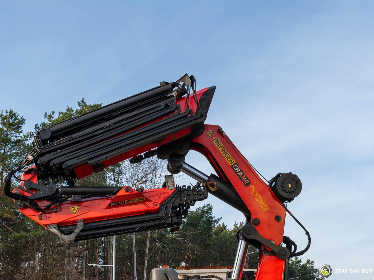 Kamion s kranom : slika Kamion s kranom