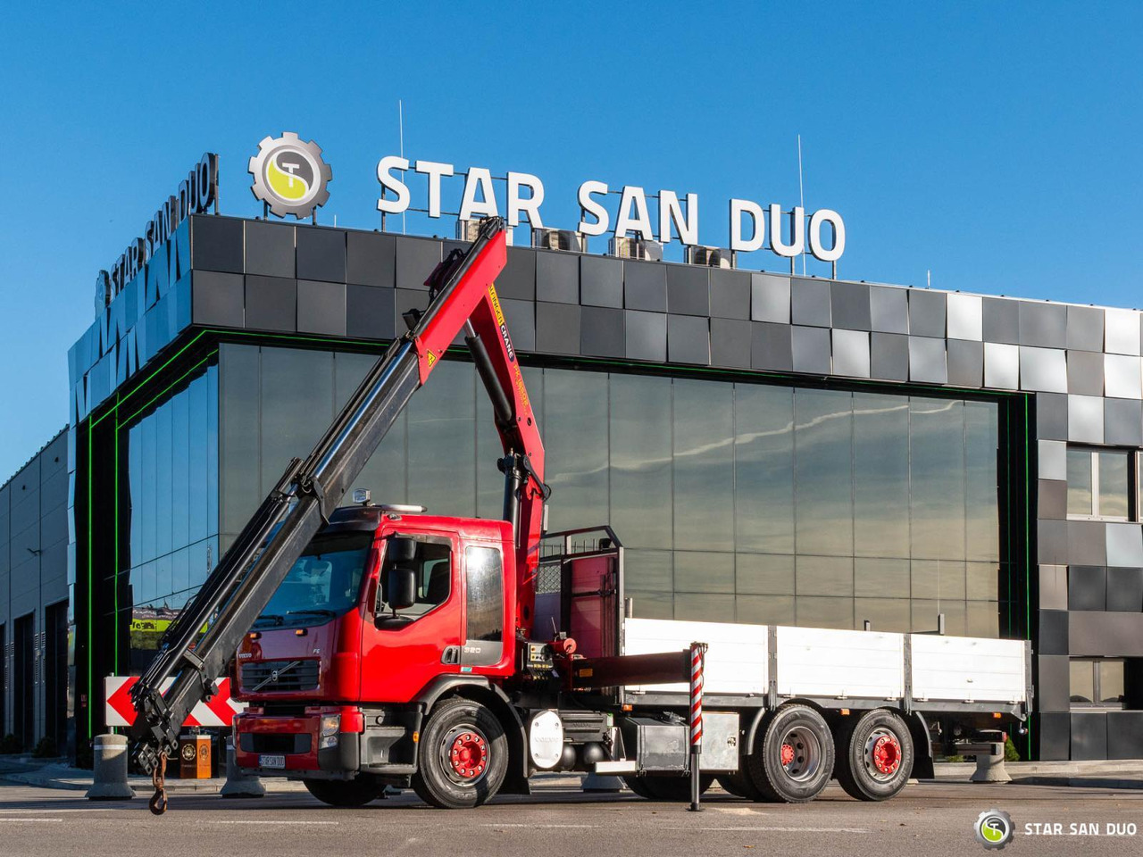 - Kamion s kranom: slika - Kamion s kranom - Kamion s kranom: slika - Kamion s kranom