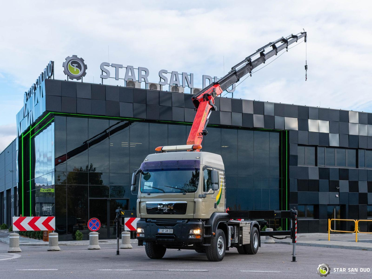 - Kamion s kranom: slika - Kamion s kranom - Kamion s kranom: slika - Kamion s kranom