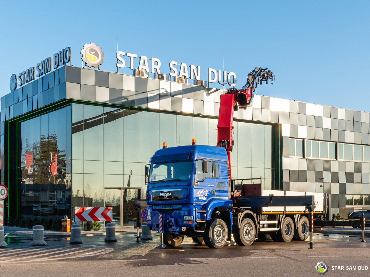 - Kamion s kranom: slika - Kamion s kranom - Kamion s kranom: slika - Kamion s kranom