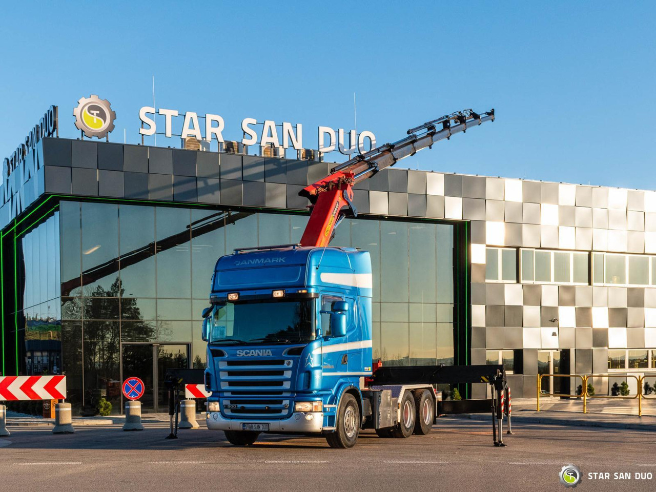 - Kamion s kranom: slika - Kamion s kranom - Kamion s kranom: slika - Kamion s kranom