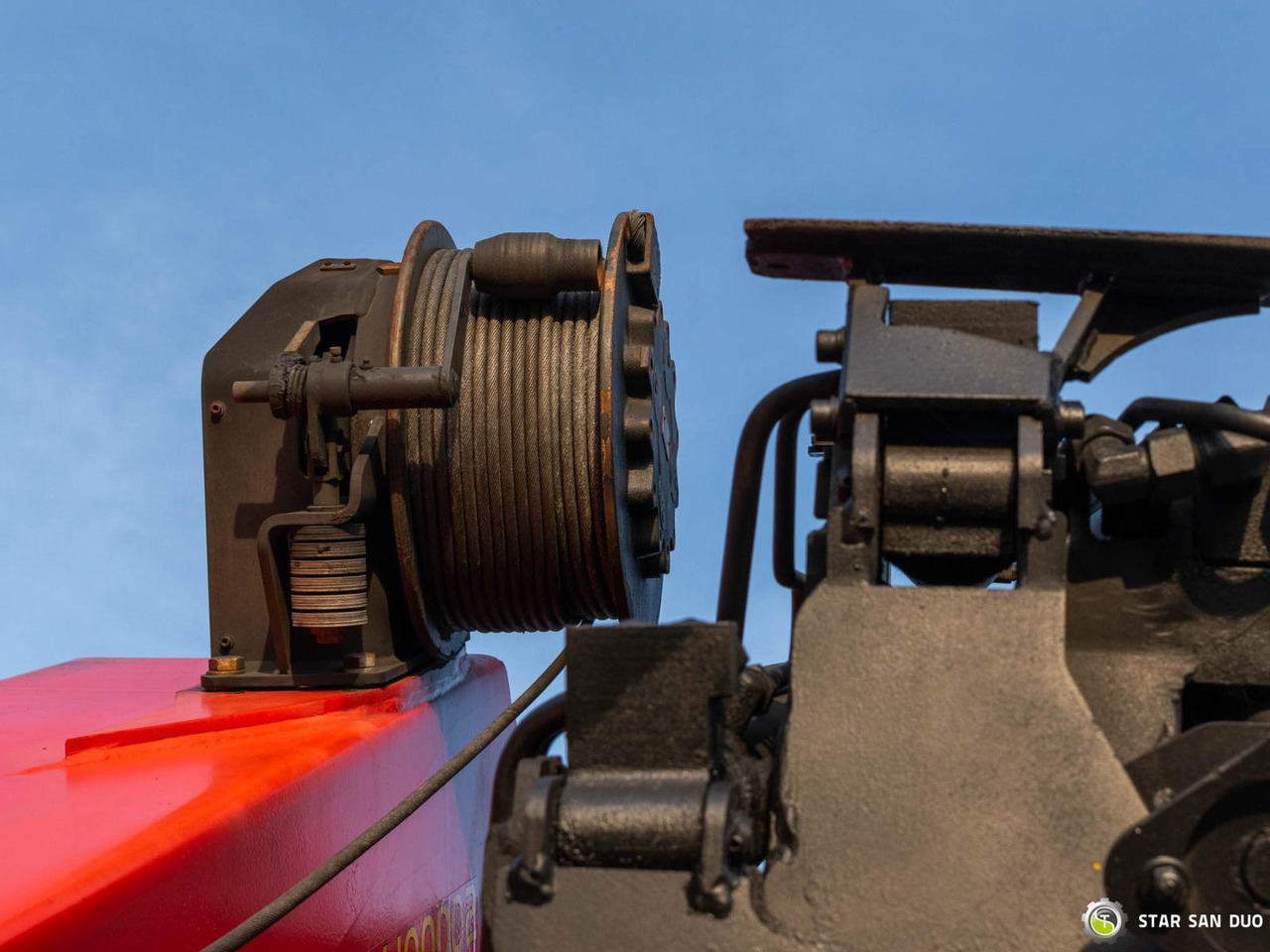 Kamion s kranom : slika Kamion s kranom