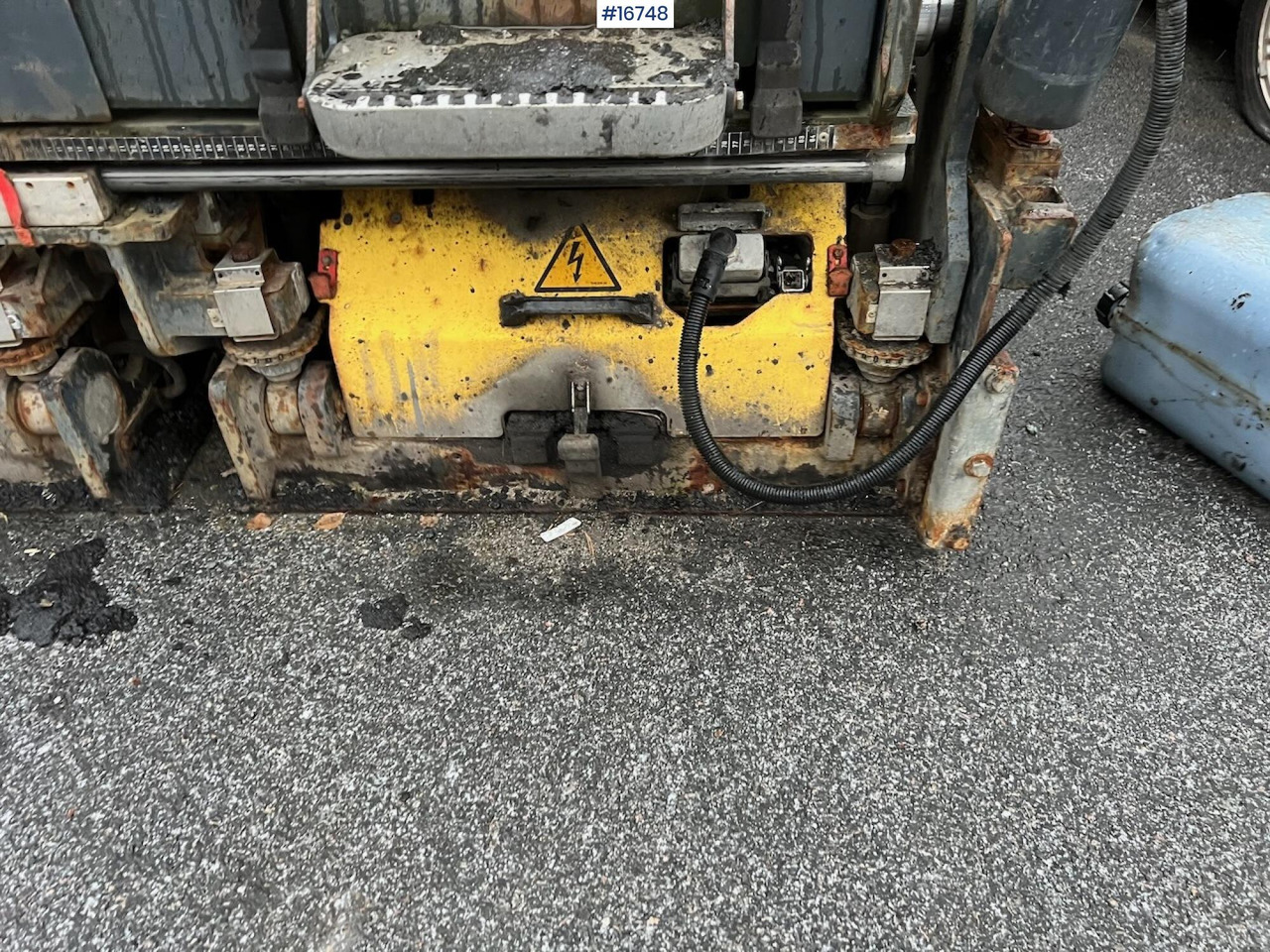 Zakup Bomag BF 300P Bomag BF 300P: slika Zakup Bomag BF 300P Bomag BF 300P