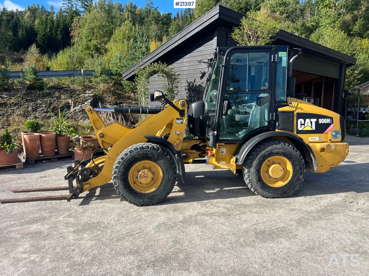 CAT 906H2 - Utovarivač na kotačima: slika CAT 906H2 - Utovarivač na kotačima CAT 906H2 - Utovarivač na kotačima: slika CAT 906H2 - Utovarivač na kotačima