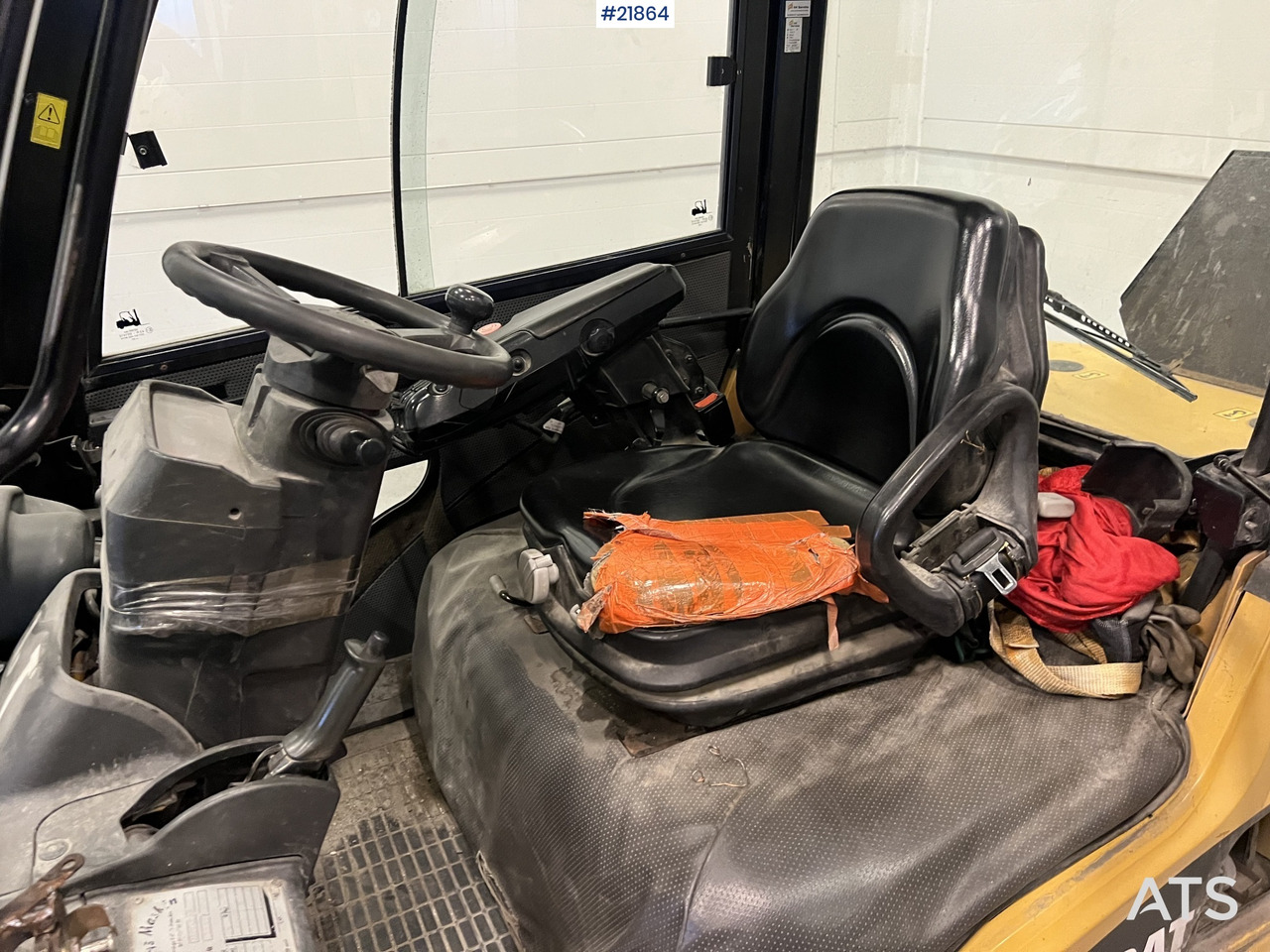 Diesel viličar CAT DP30N truck: slika Diesel viličar CAT DP30N truck