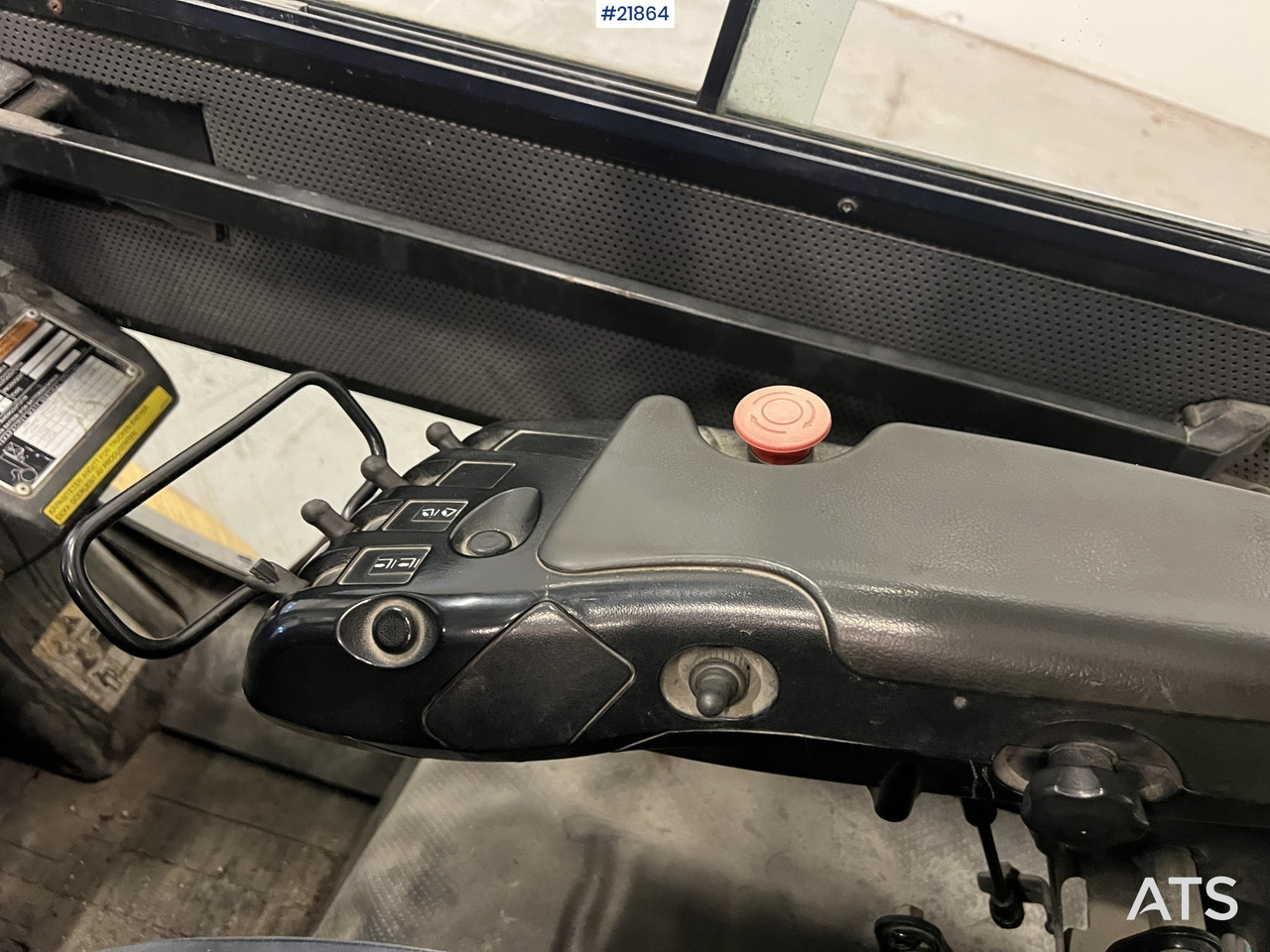 Diesel viličar CAT DP30N truck: slika Diesel viličar CAT DP30N truck