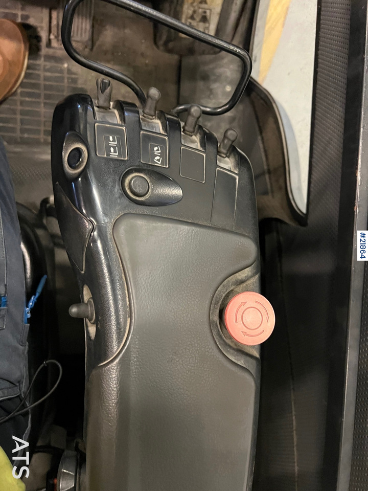 Diesel viličar CAT DP30N truck: slika Diesel viličar CAT DP30N truck