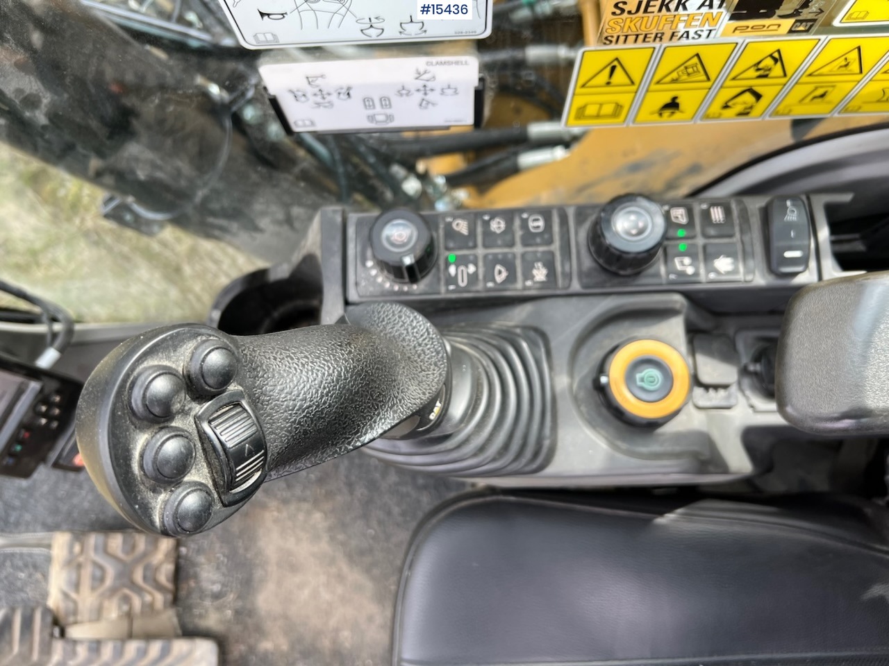 Zakup Caterpillar 320 Caterpillar 320: slika Zakup Caterpillar 320 Caterpillar 320