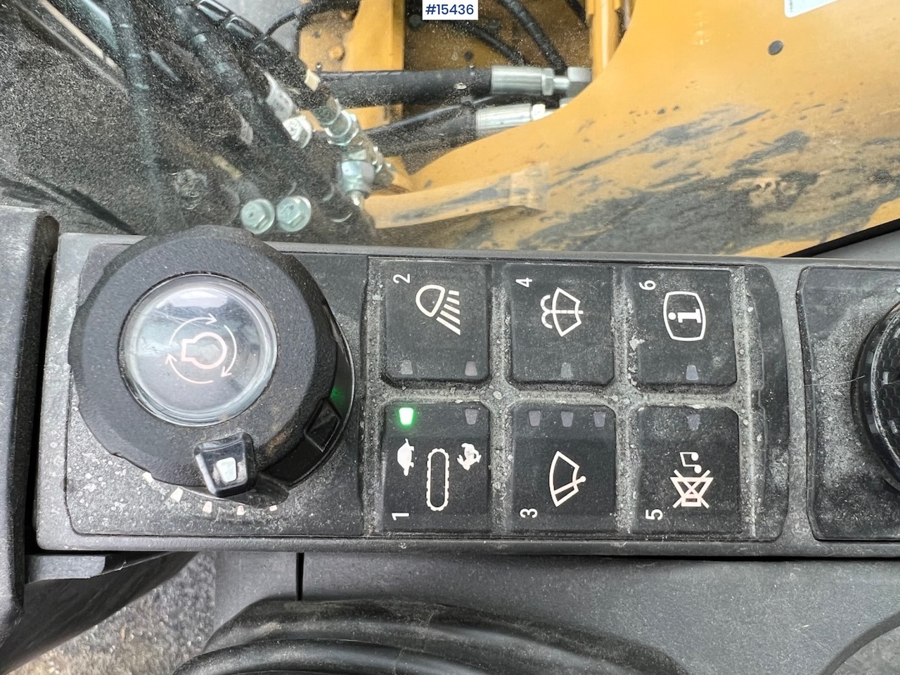 Zakup Caterpillar 320 Caterpillar 320: slika Zakup Caterpillar 320 Caterpillar 320