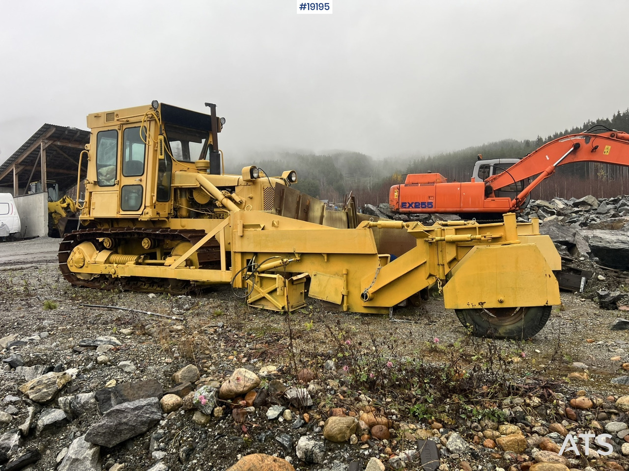 Caterpillar D5B - Buldožer: slika Caterpillar D5B - Buldožer Caterpillar D5B - Buldožer: slika Caterpillar D5B - Buldožer
