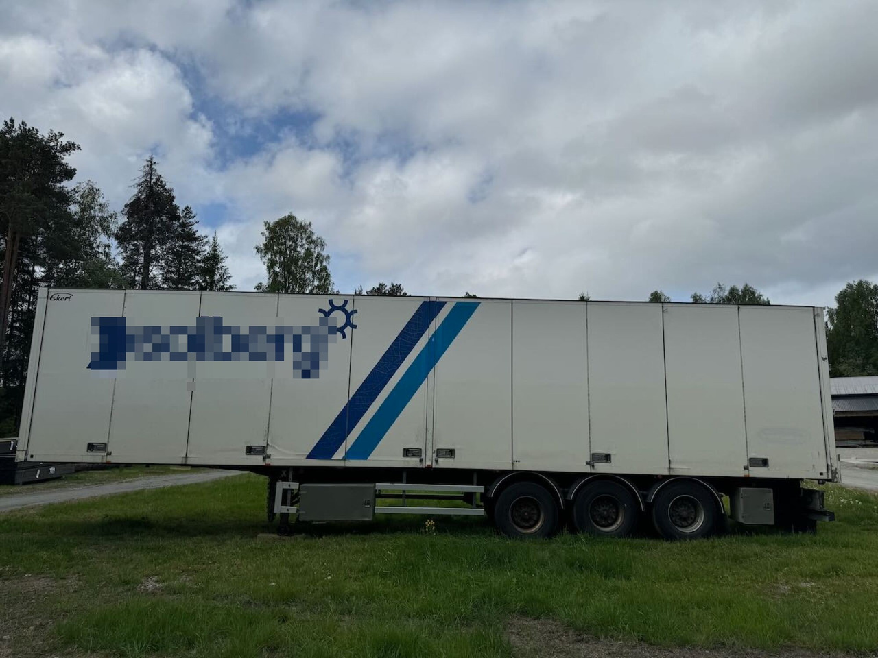 Ekeri Skapsemi - Poluprikolica sa zatvorenim sandukom: slika Ekeri Skapsemi - Poluprikolica sa zatvorenim sandukom Ekeri Skapsemi - Poluprikolica sa zatvorenim sandukom: slika Ekeri Skapsemi - Poluprikolica sa zatvorenim sandukom