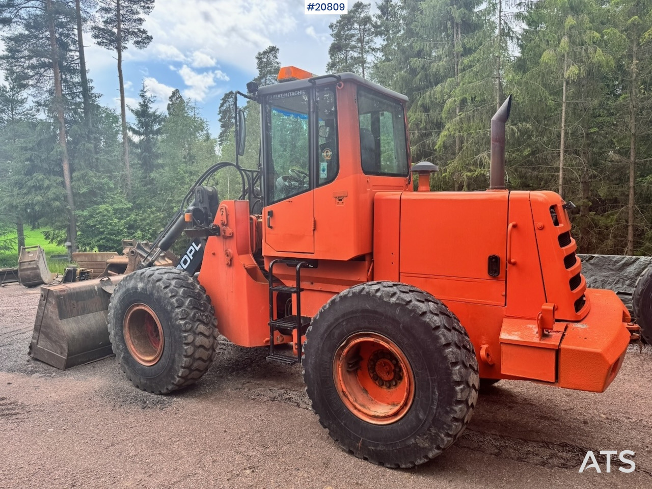 Fiat Hitachi W130PL - Utovarivač na kotačima: slika Fiat Hitachi W130PL - Utovarivač na kotačima Fiat Hitachi W130PL - Utovarivač na kotačima: slika Fiat Hitachi W130PL - Utovarivač na kotačima