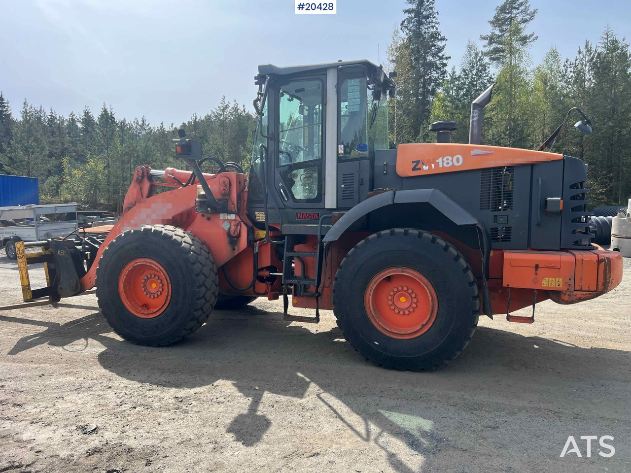 Hitachi ZW 180 - Utovarivač na kotačima: slika Hitachi ZW 180 - Utovarivač na kotačima Hitachi ZW 180 - Utovarivač na kotačima: slika Hitachi ZW 180 - Utovarivač na kotačima