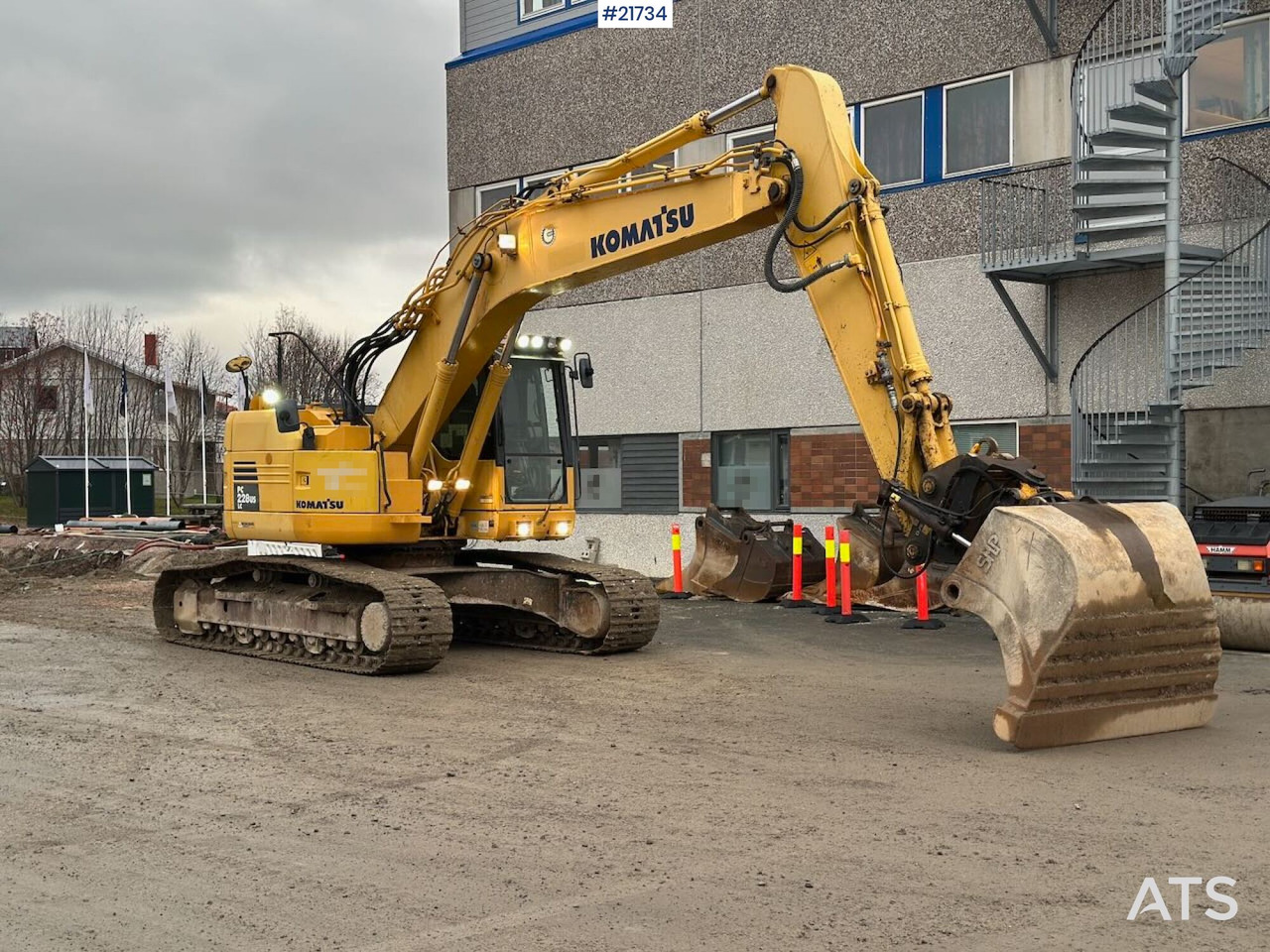 Komatsu PC228USLC-8 gravemaskin m/ 3 skuffer og rototilt. SE VIDEO - Bager gusjeničar: slika Komatsu PC228USLC-8 gravemaskin m/ 3 skuffer og rototilt. SE VIDEO - Bager gusjeničar Komatsu PC228USLC-8 gravemaskin m/ 3 skuffer og rototilt. SE VIDEO - Bager gusjeničar: slika Komatsu PC228USLC-8 gravemaskin m/ 3 skuffer og rototilt. SE VIDEO - Bager gusjeničar