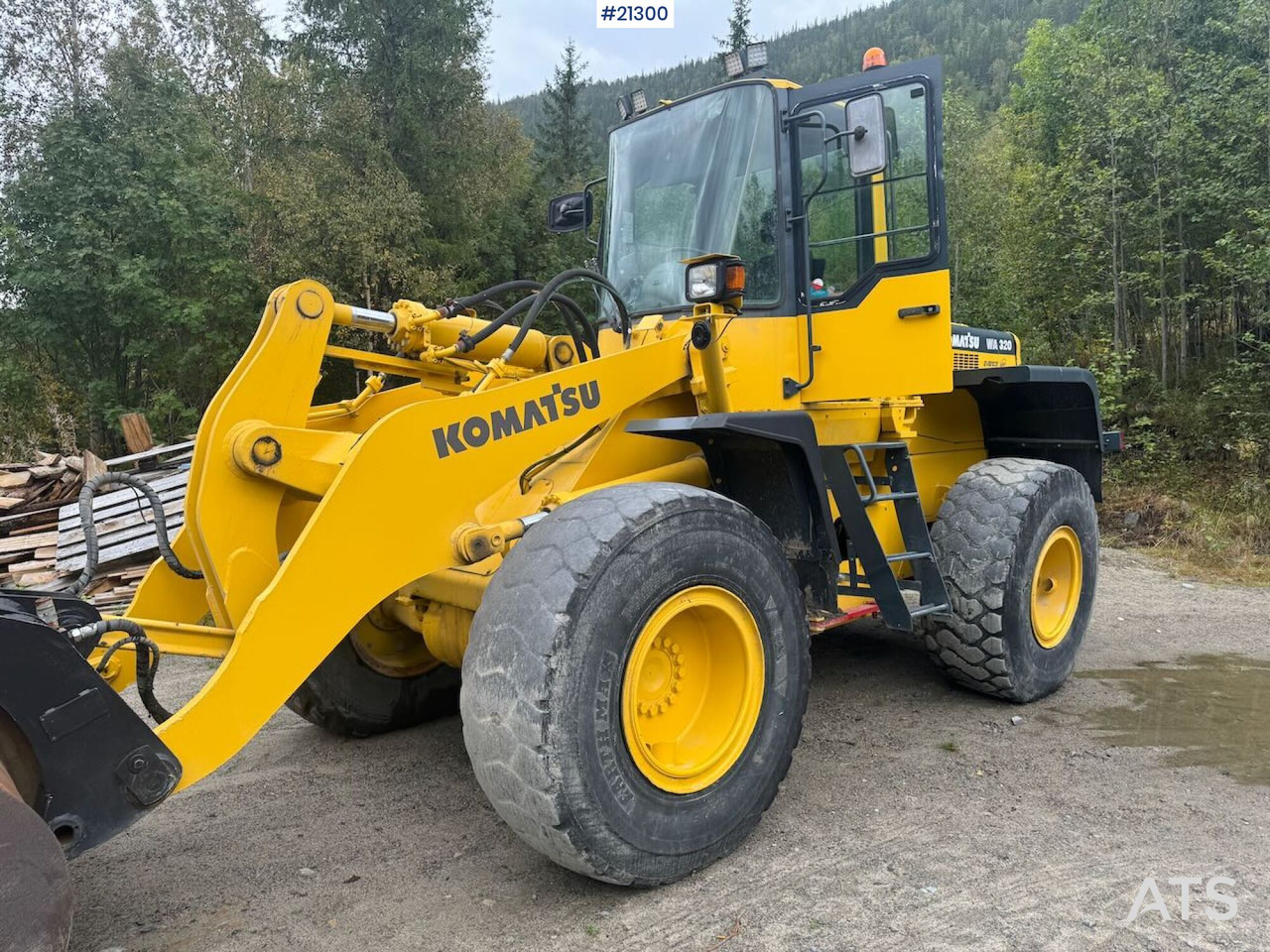 Komatsu WA320-3H - Utovarivač na kotačima: slika Komatsu WA320-3H - Utovarivač na kotačima Komatsu WA320-3H - Utovarivač na kotačima: slika Komatsu WA320-3H - Utovarivač na kotačima