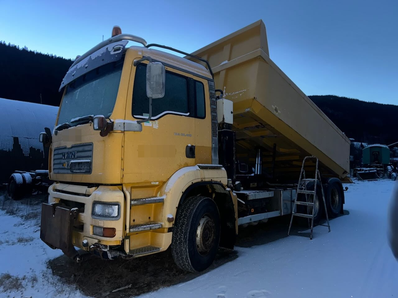 MAN TGA 28.410 6x2 Brøyterigget Tippbil. Rep objekt. - Kiper: slika MAN TGA 28.410 6x2 Brøyterigget Tippbil. Rep objekt. - Kiper MAN TGA 28.410 6x2 Brøyterigget Tippbil. Rep objekt. - Kiper: slika MAN TGA 28.410 6x2 Brøyterigget Tippbil. Rep objekt. - Kiper