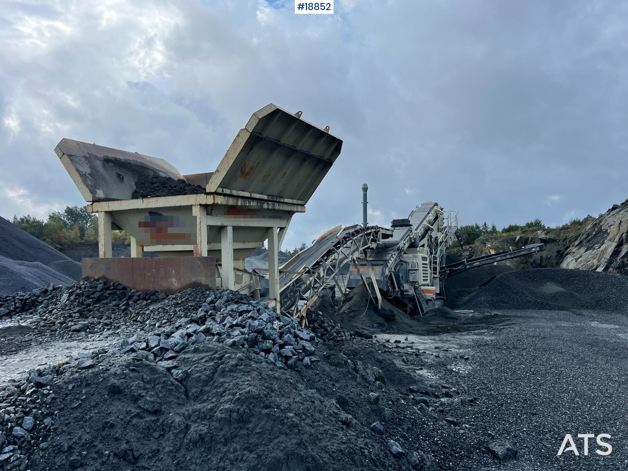 Metso Lokotrack LT220D Finknuser m/ sikt, matekasse og transportbånd - Mobilna drobilica: slika Metso Lokotrack LT220D Finknuser m/ sikt, matekasse og transportbånd - Mobilna drobilica Metso Lokotrack LT220D Finknuser m/ sikt, matekasse og transportbånd - Mobilna drobilica: slika Metso Lokotrack LT220D Finknuser m/ sikt, matekasse og transportbånd - Mobilna drobilica