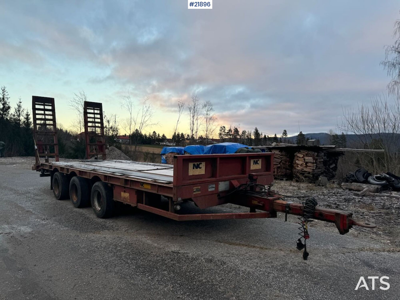 NC BT-24 3-akslet maskinkjerre - Prikolica s niskim utovarivačem: slika NC BT-24 3-akslet maskinkjerre - Prikolica s niskim utovarivačem NC BT-24 3-akslet maskinkjerre - Prikolica s niskim utovarivačem: slika NC BT-24 3-akslet maskinkjerre - Prikolica s niskim utovarivačem