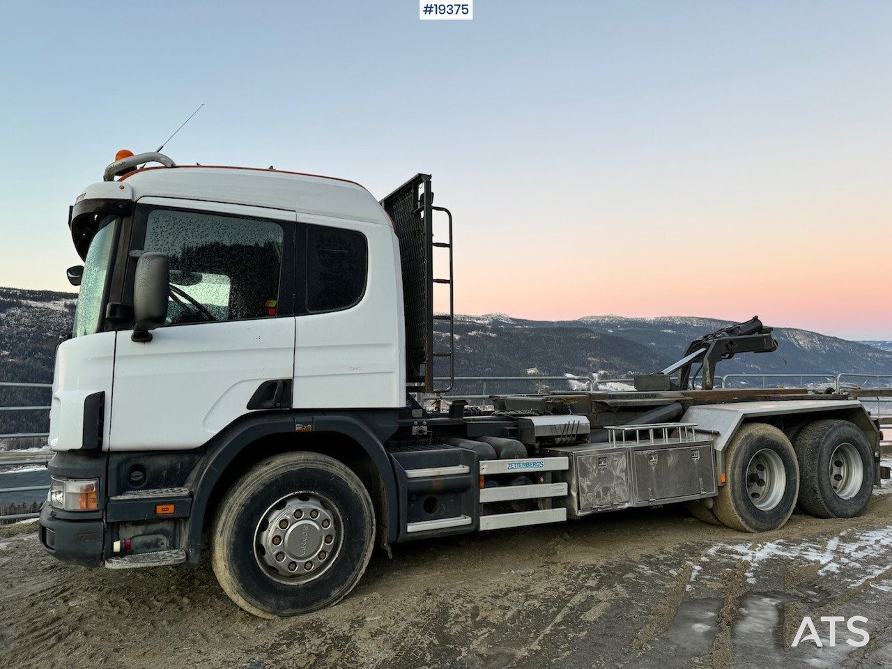 Scania P124 - Kamion s kukastom dizalicom: slika Scania P124 - Kamion s kukastom dizalicom Scania P124 - Kamion s kukastom dizalicom: slika Scania P124 - Kamion s kukastom dizalicom