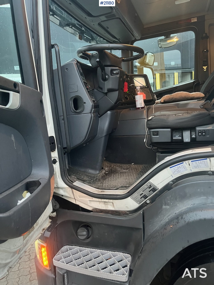 Kamion sandučar Scania P250: slika Kamion sandučar Scania P250