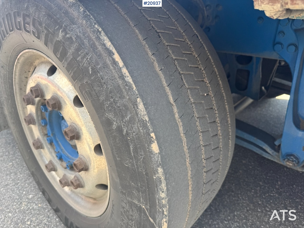 Kamion s otvorenim sandukom, Kamion s kranom Scania R620: slika Kamion s otvorenim sandukom, Kamion s kranom Scania R620