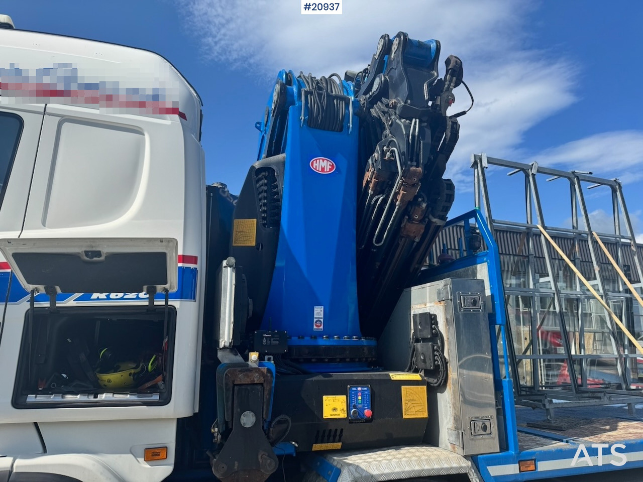 Kamion s otvorenim sandukom, Kamion s kranom Scania R620: slika Kamion s otvorenim sandukom, Kamion s kranom Scania R620