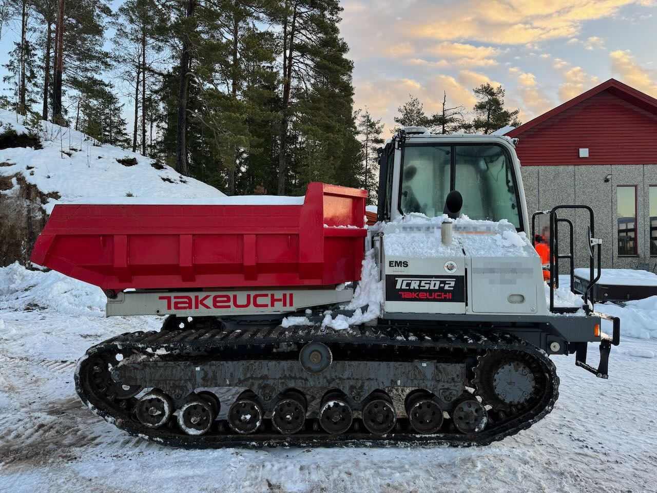 Takeuchi TCR50-2 - Istovarivač: slika Takeuchi TCR50-2 - Istovarivač Takeuchi TCR50-2 - Istovarivač: slika Takeuchi TCR50-2 - Istovarivač