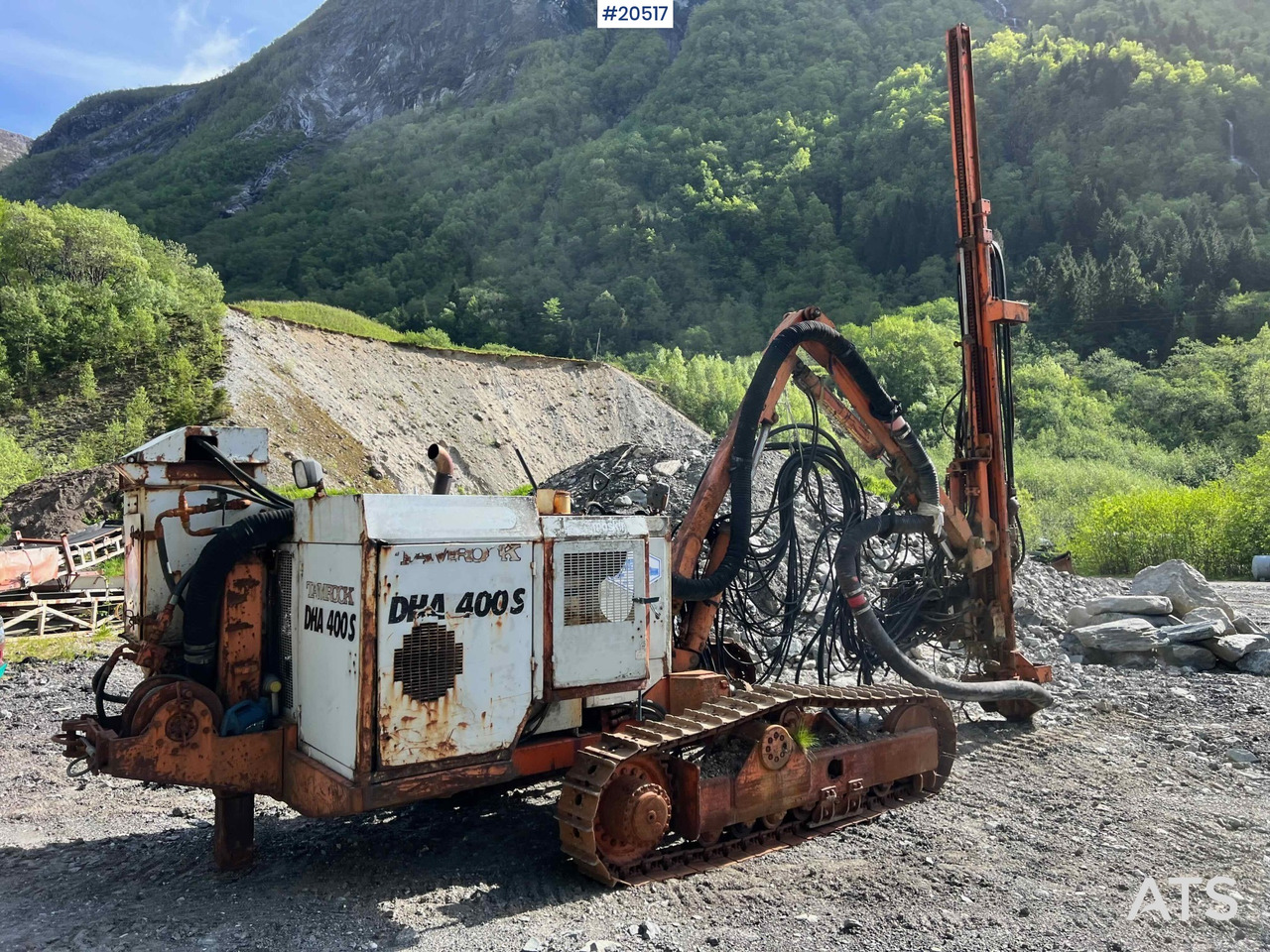 Tamrock DHA 400 S - Platforma za bušenje: slika Tamrock DHA 400 S - Platforma za bušenje Tamrock DHA 400 S - Platforma za bušenje: slika Tamrock DHA 400 S - Platforma za bušenje
