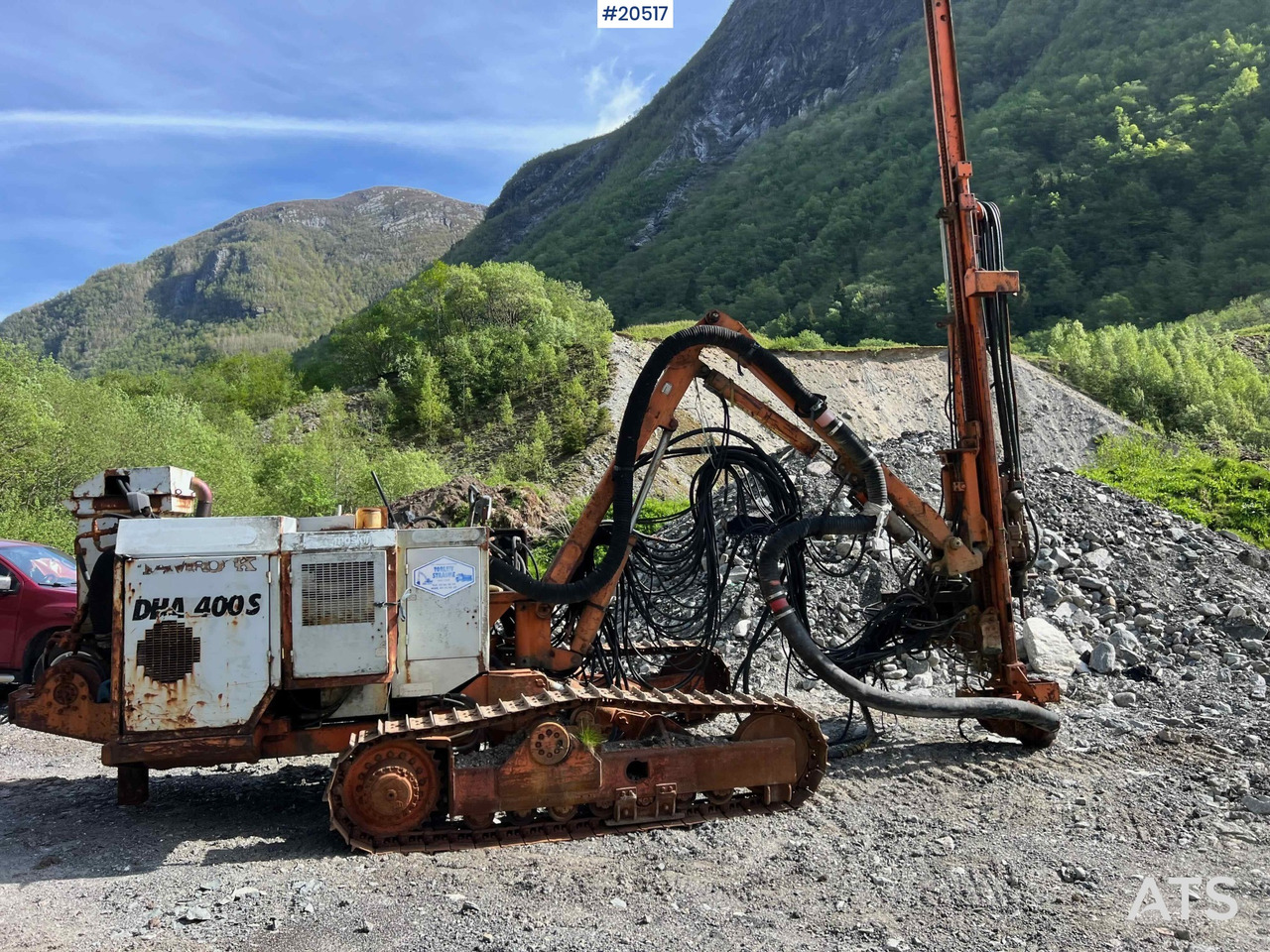 Tamrock DHA 400 S - Platforma za bušenje: slika Tamrock DHA 400 S - Platforma za bušenje Tamrock DHA 400 S - Platforma za bušenje: slika Tamrock DHA 400 S - Platforma za bušenje