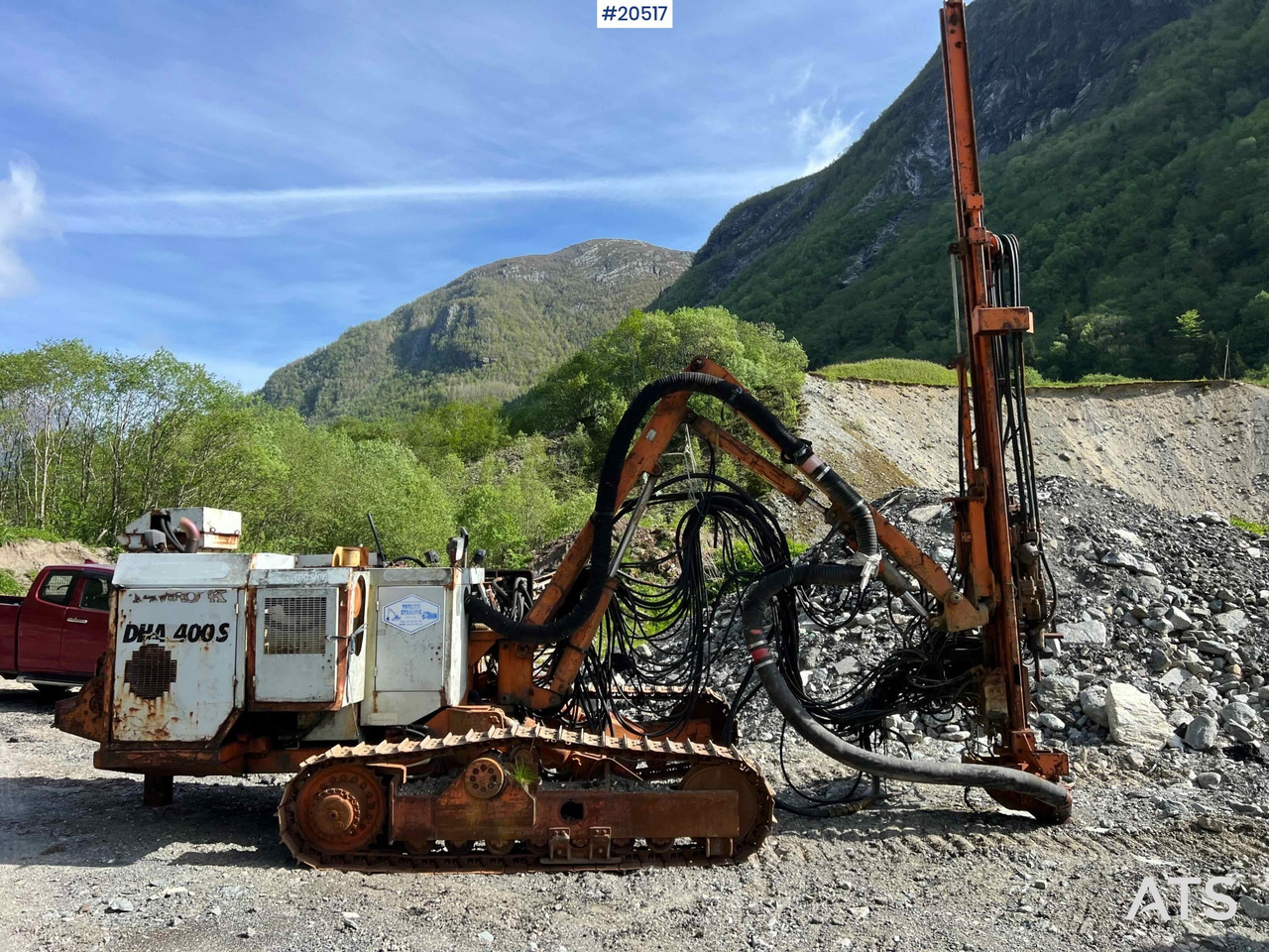 Tamrock DHA 400 S - Platforma za bušenje: slika Tamrock DHA 400 S - Platforma za bušenje Tamrock DHA 400 S - Platforma za bušenje: slika Tamrock DHA 400 S - Platforma za bušenje
