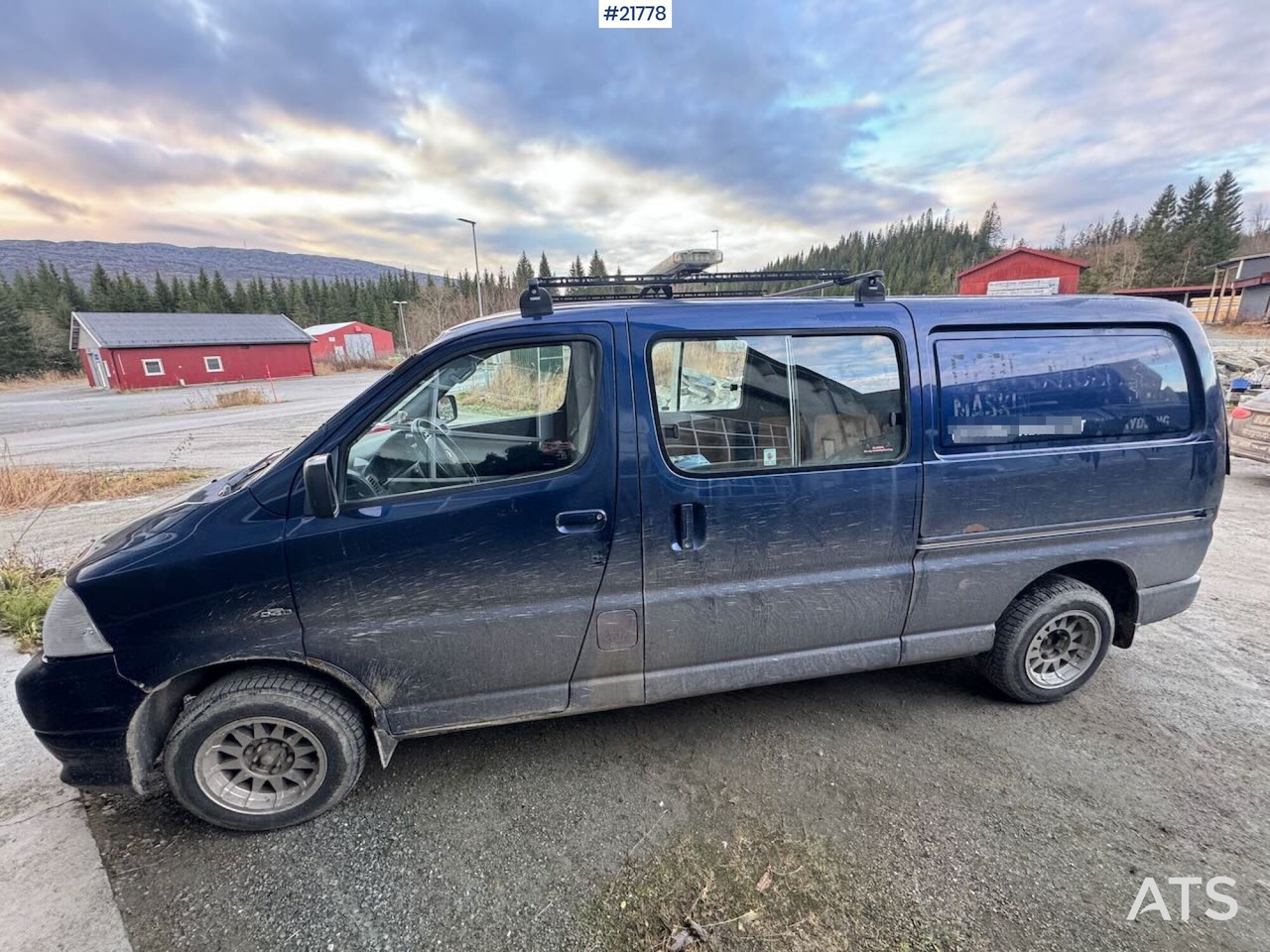 Toyota HIACE - Furgon: slika Toyota HIACE - Furgon Toyota HIACE - Furgon: slika Toyota HIACE - Furgon