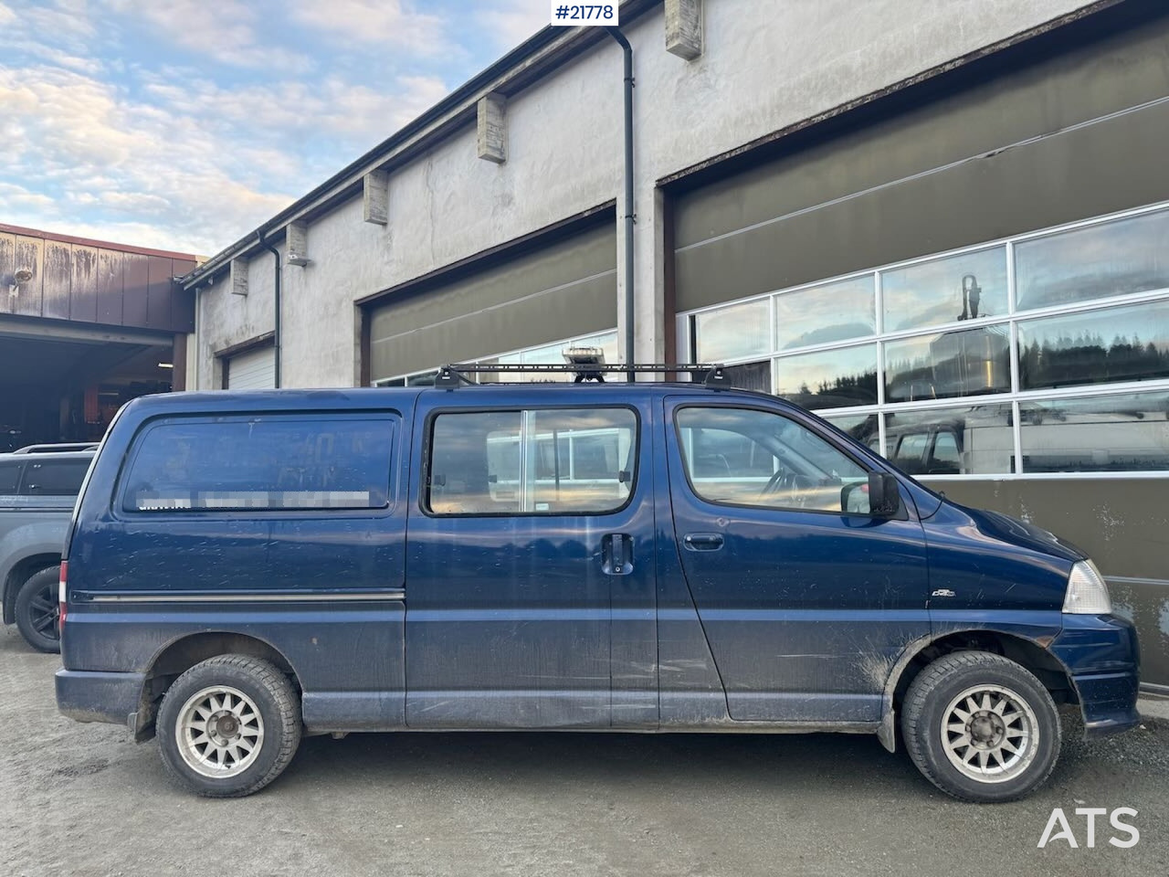 Toyota HIACE - Furgon: slika Toyota HIACE - Furgon Toyota HIACE - Furgon: slika Toyota HIACE - Furgon